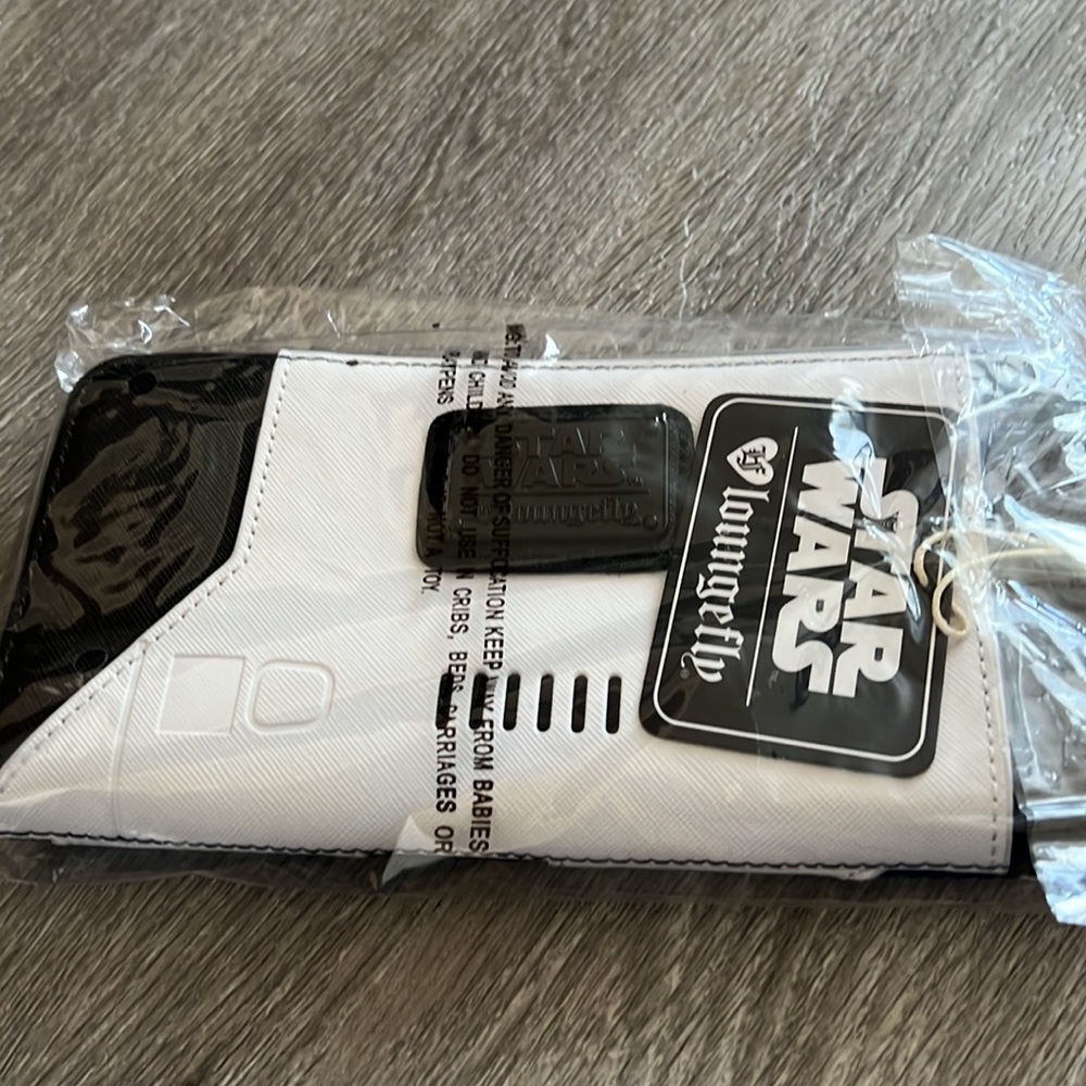 NWT Loungefly Star Wars The Last Jedi Executioner Trooper Eyes Wallet